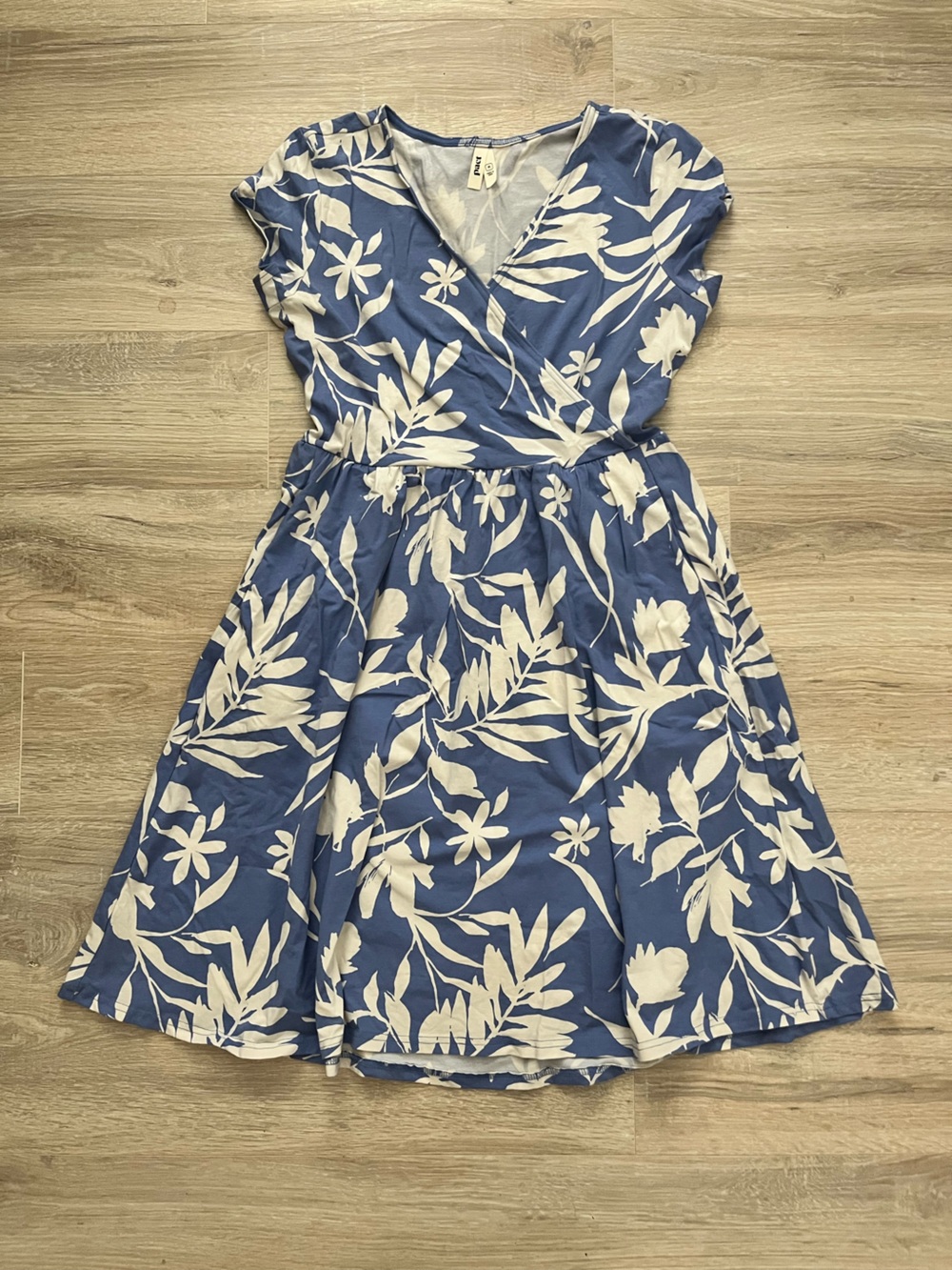 Pact Women’s Organic Cotton Fit & Flare Crossover Dress Blue Floral Size Medium